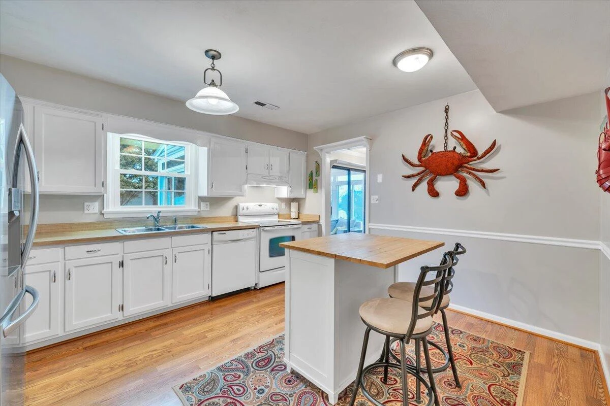 419 Rebecca LN - Photo 8