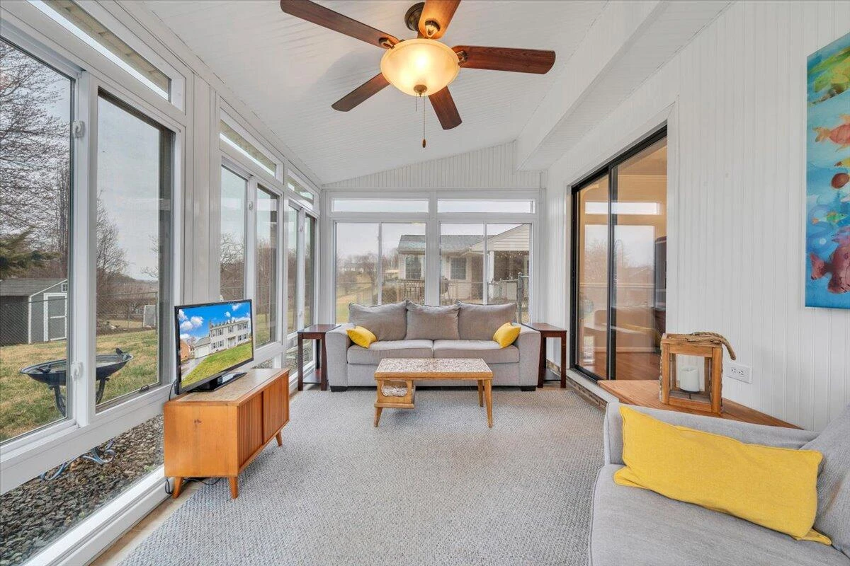 419 Rebecca LN - Photo 9