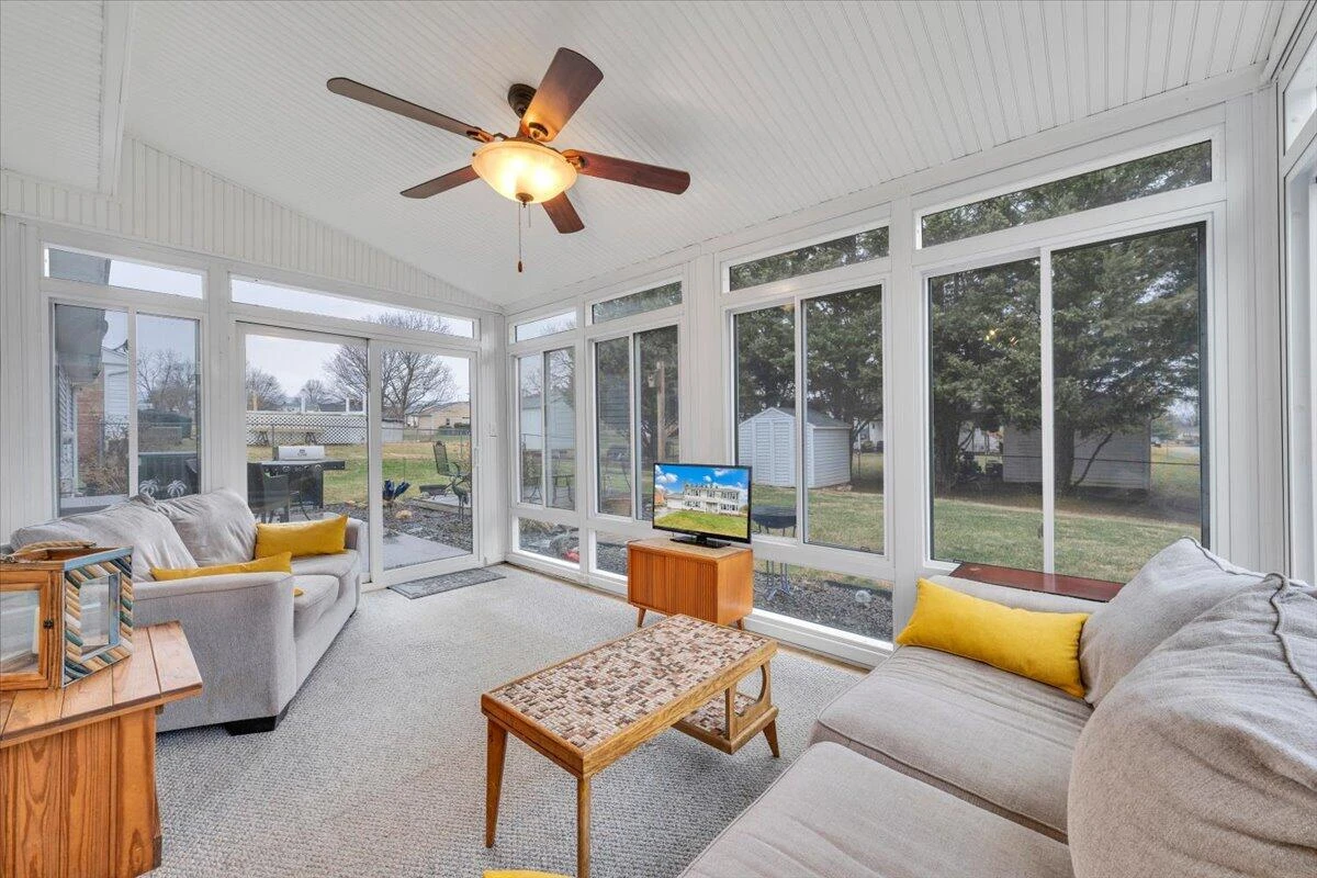419 Rebecca LN - Photo 10