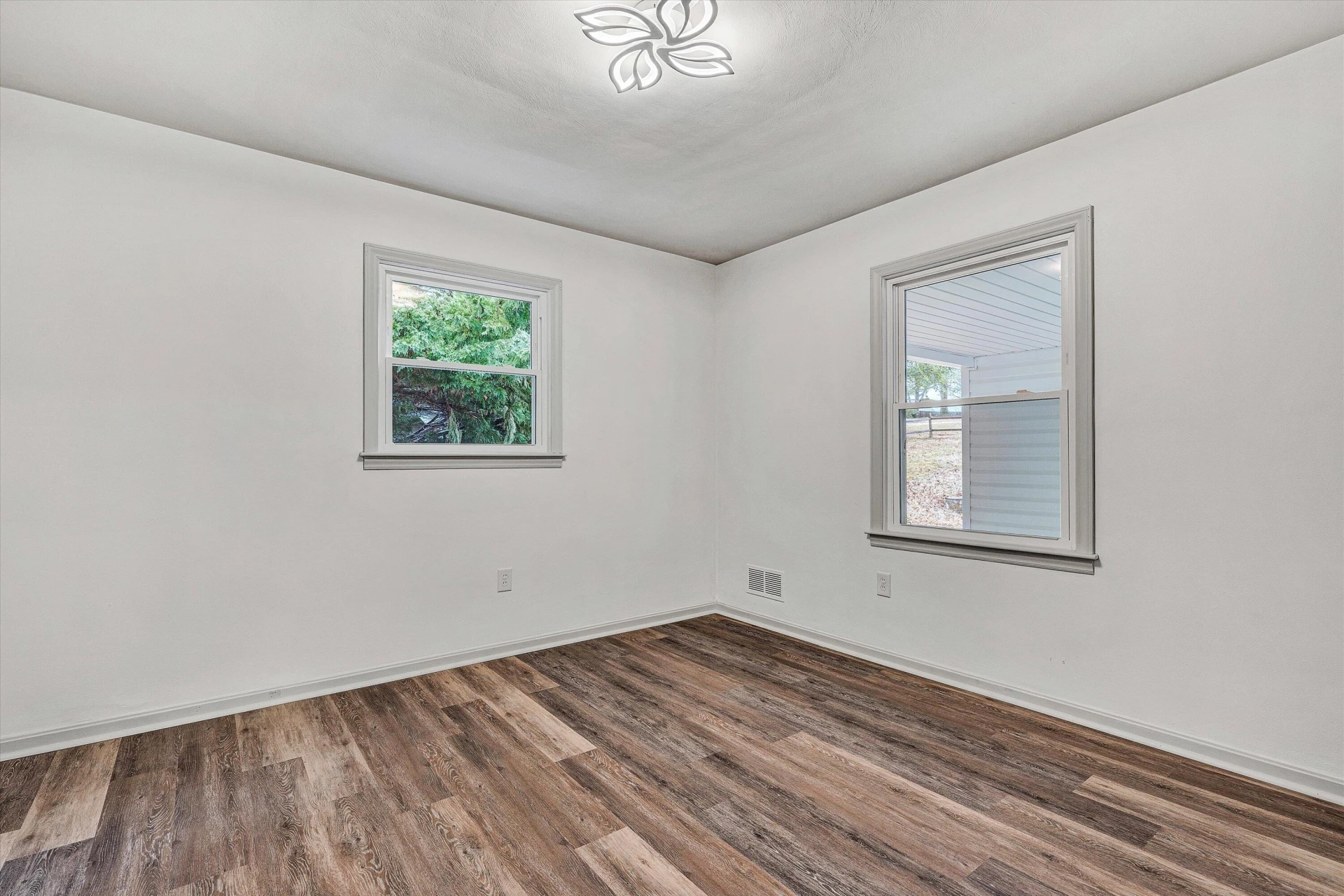 5401 Warwood DR - Photo 22