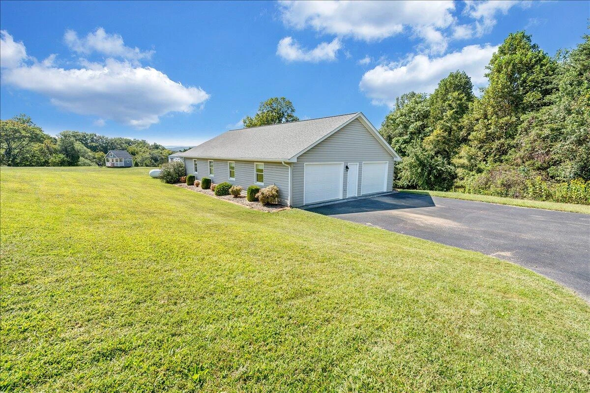 3991 Green Level RD - Photo 33