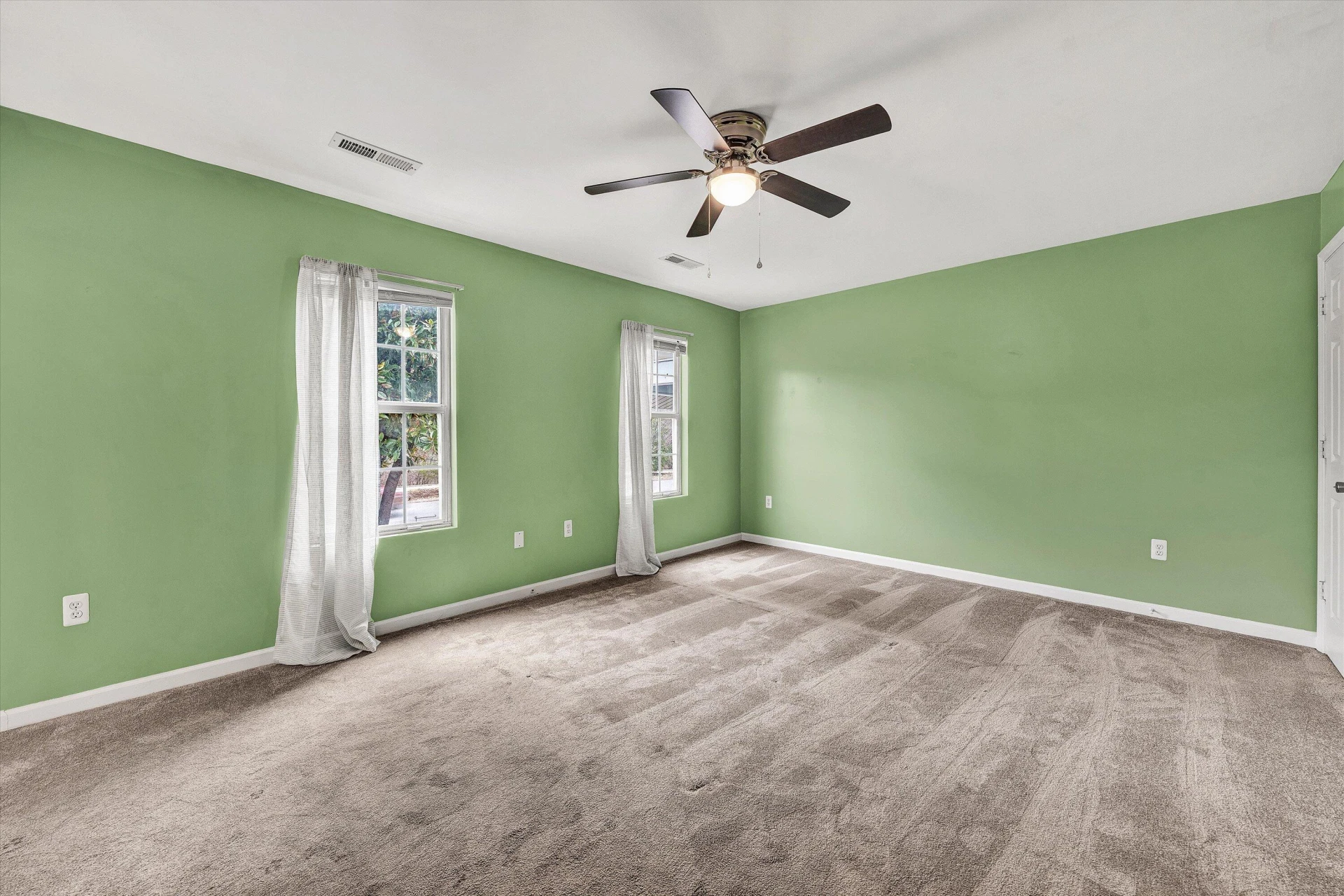 505 Arbor AVE SE - Photo 18