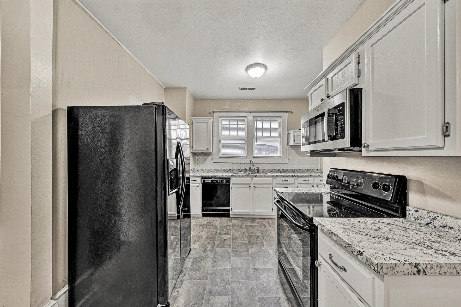 505 Arbor AVE SE - Photo 9