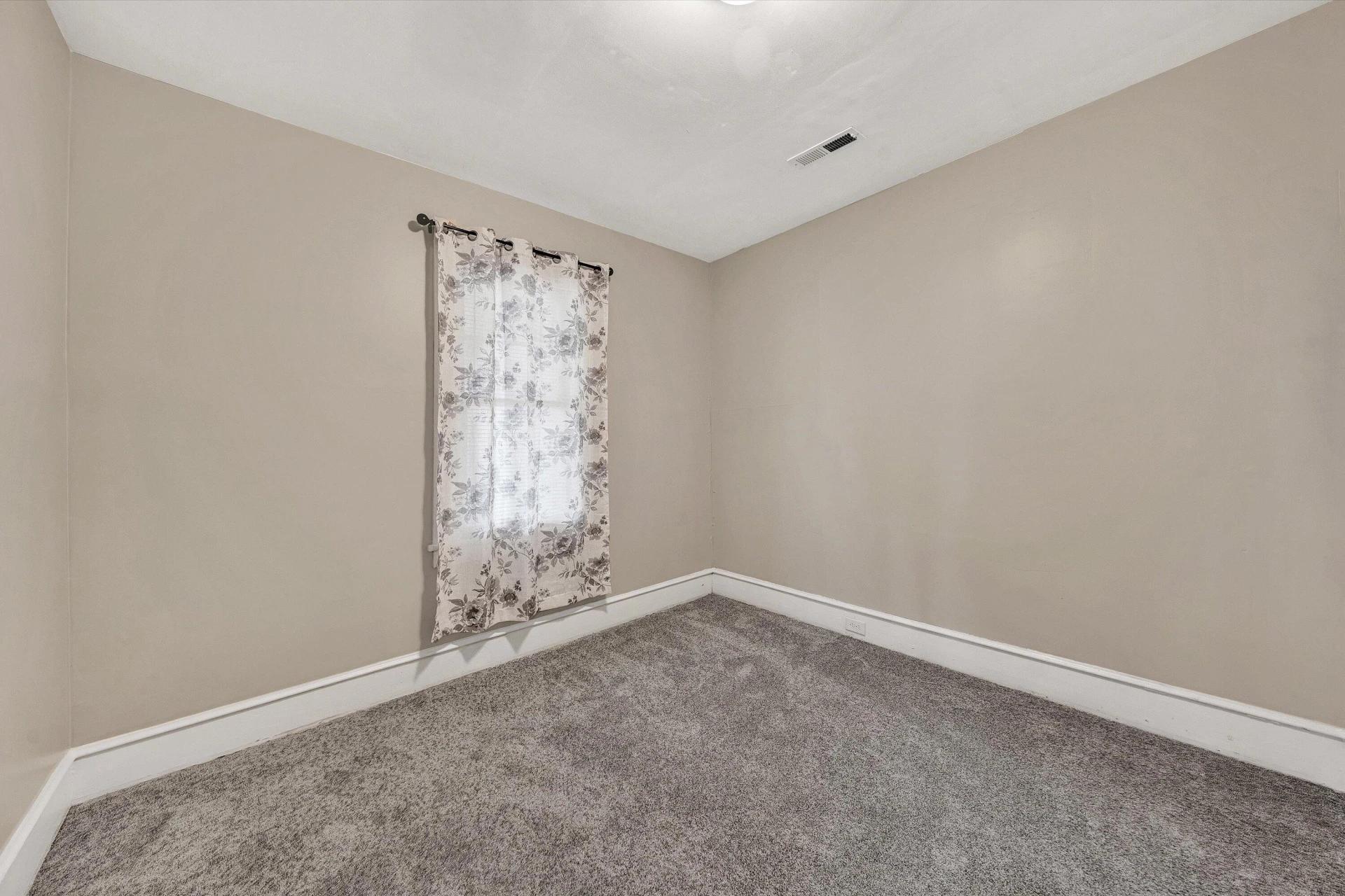 505 Arbor AVE SE - Photo 10