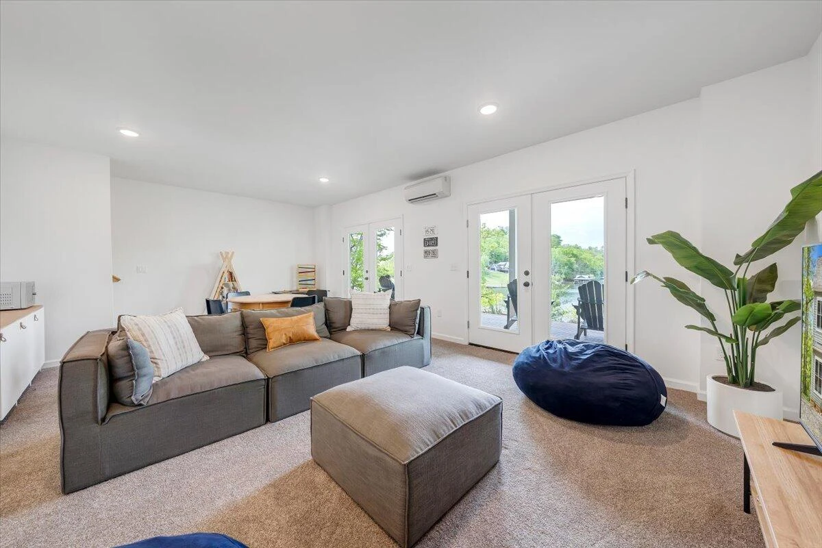 1373 Thomason LN - Photo 34