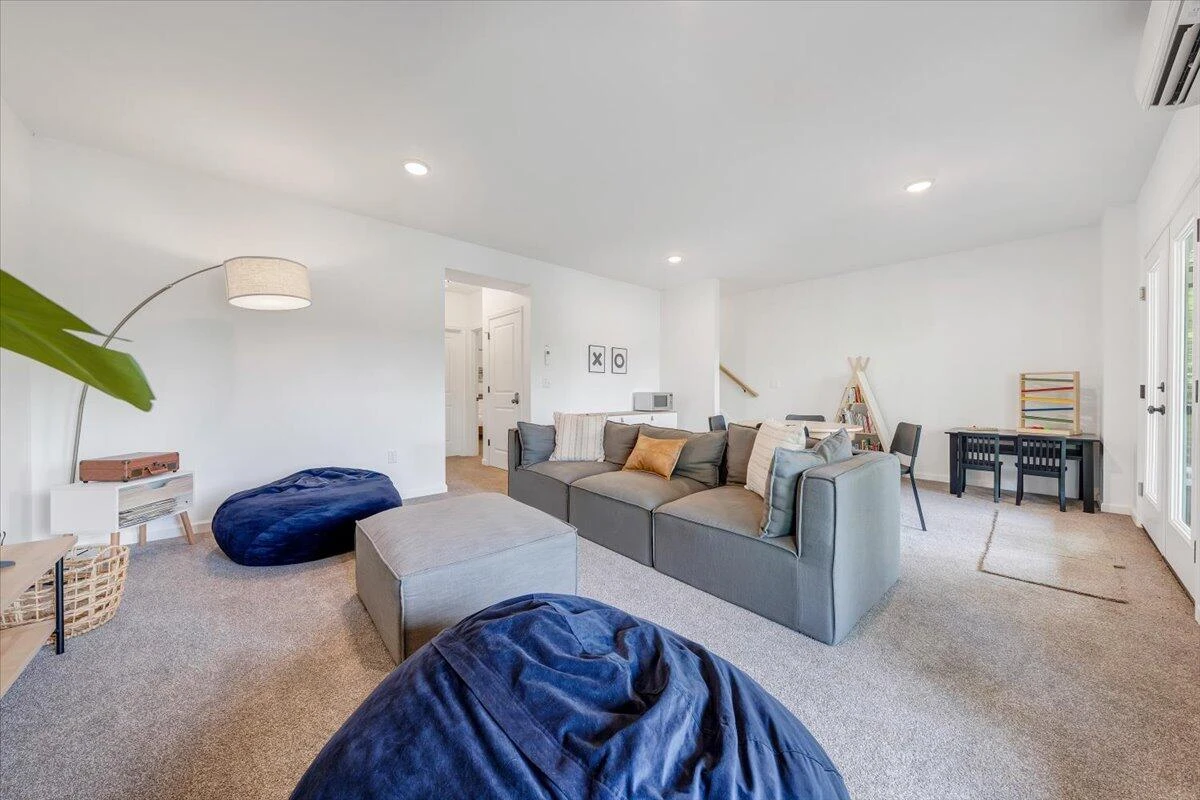 1373 Thomason LN - Photo 36