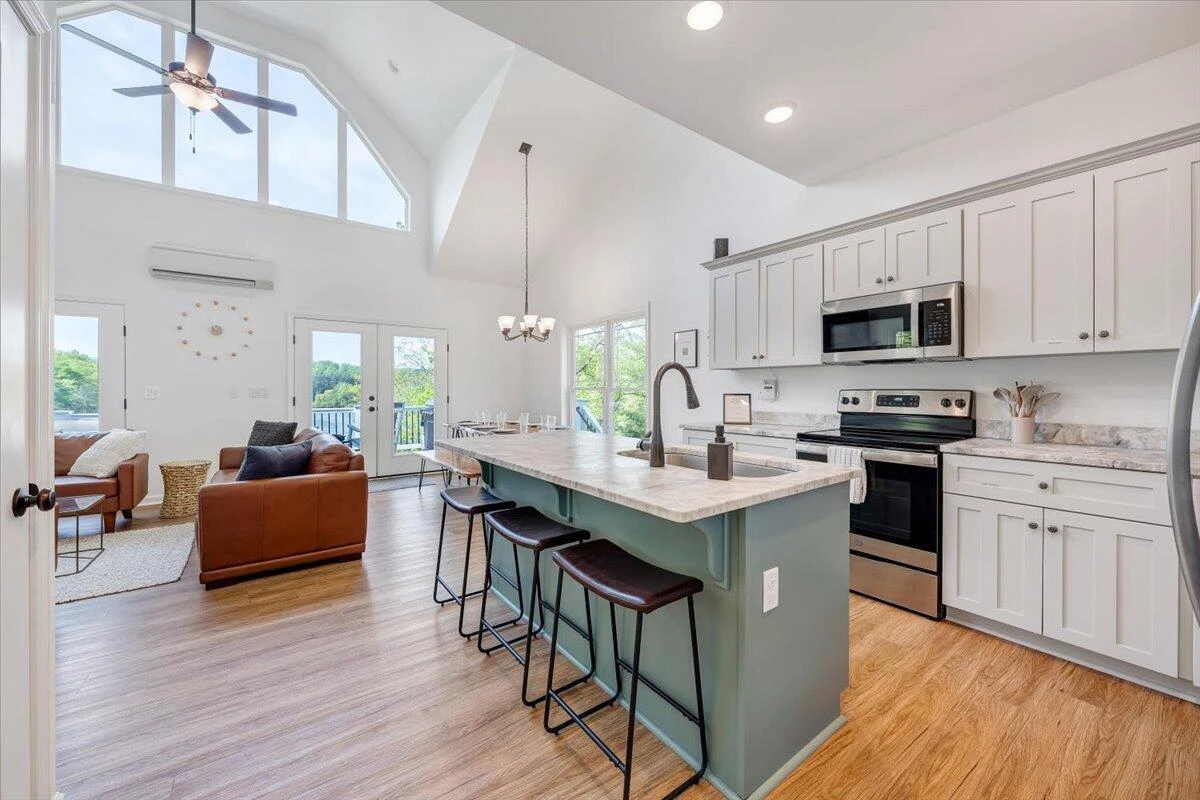 1373 Thomason LN - Photo 5