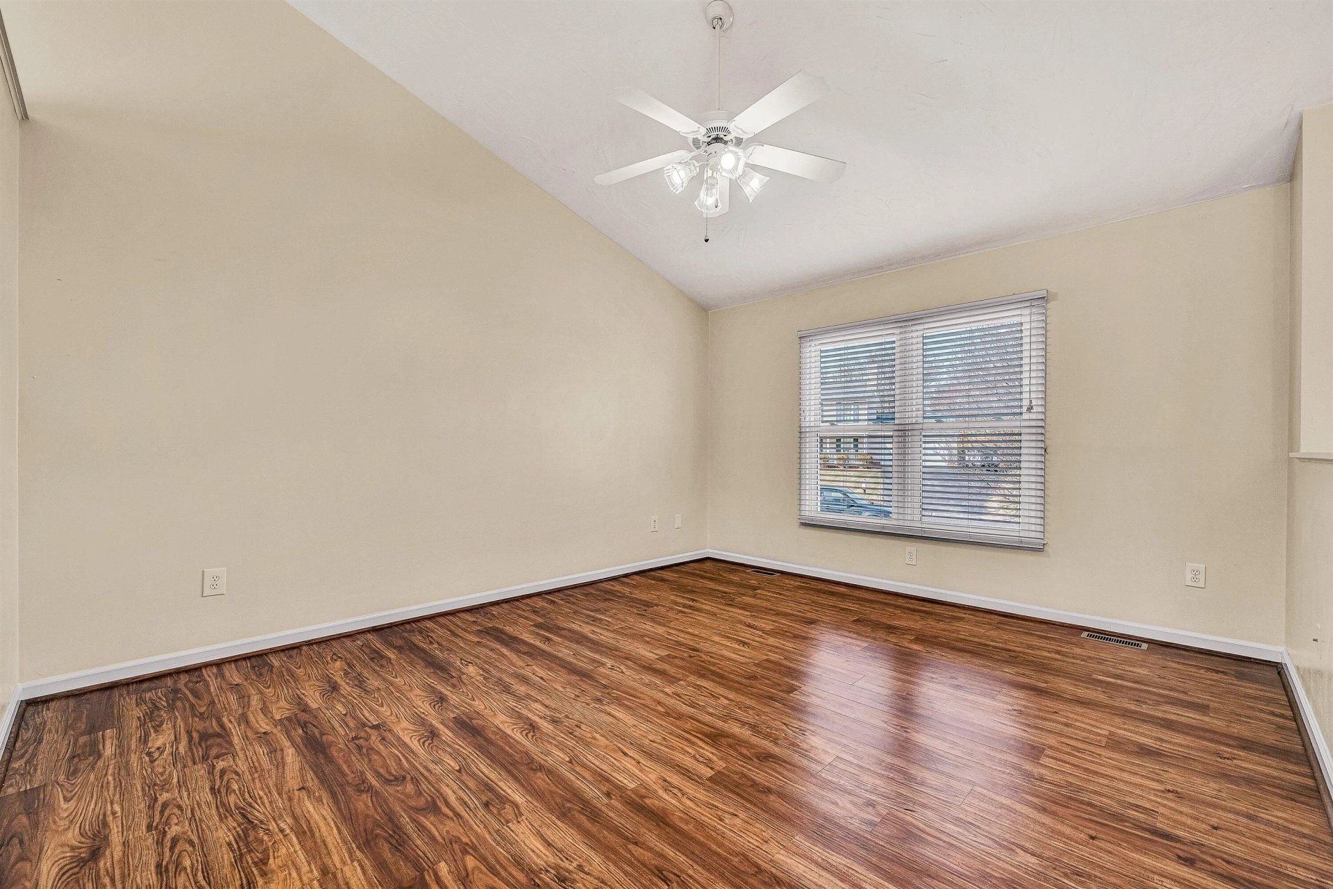 825 Harmon CIR - Photo 12