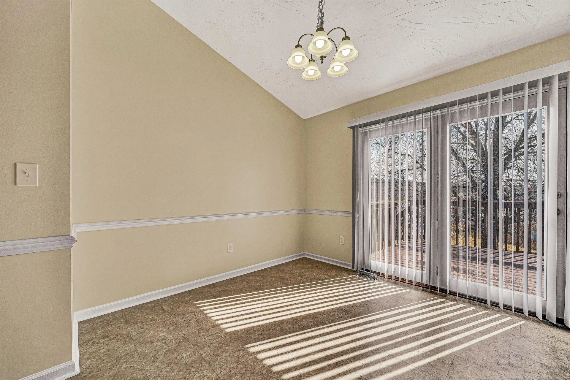 825 Harmon CIR - Photo 20