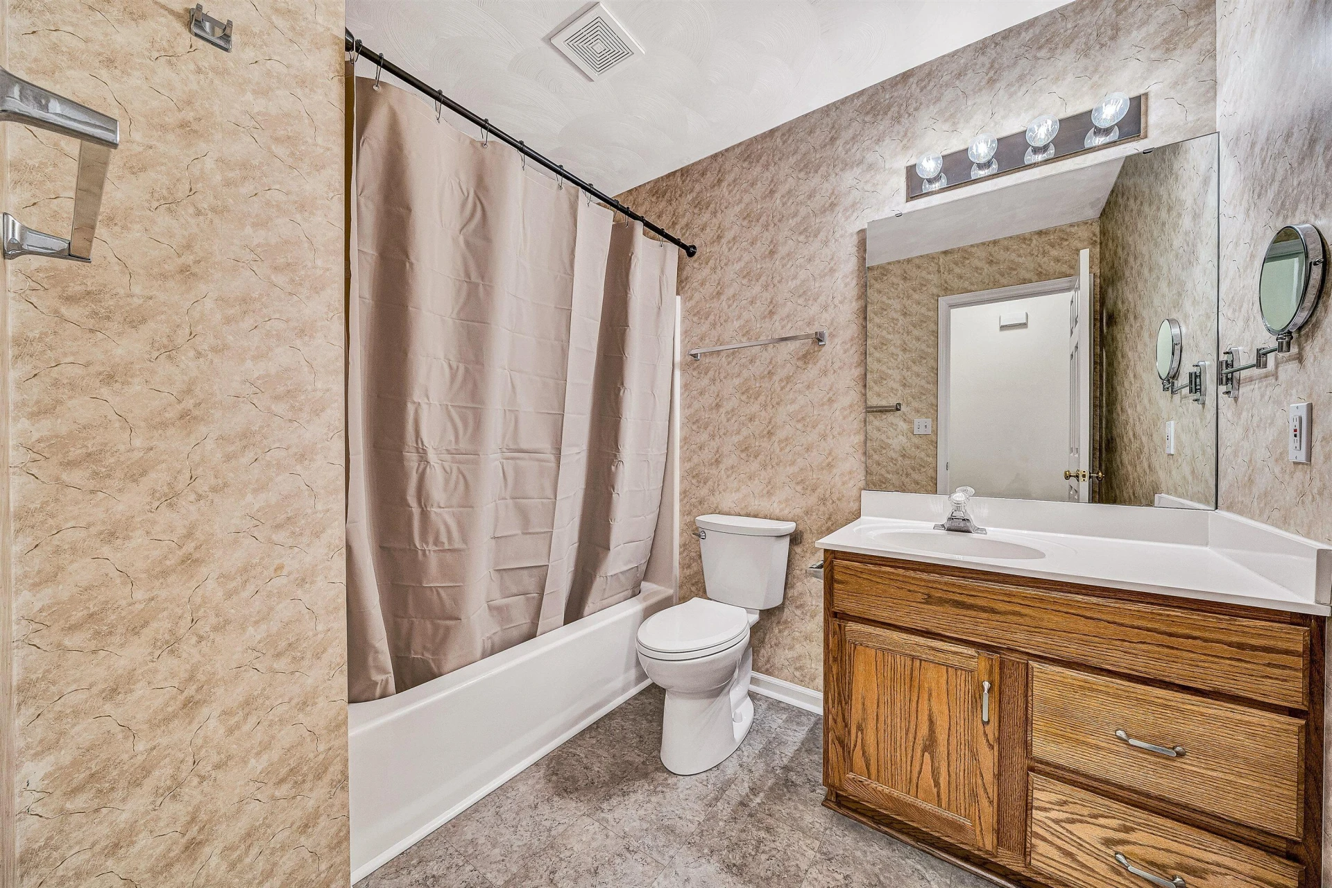 825 Harmon CIR - Photo 21