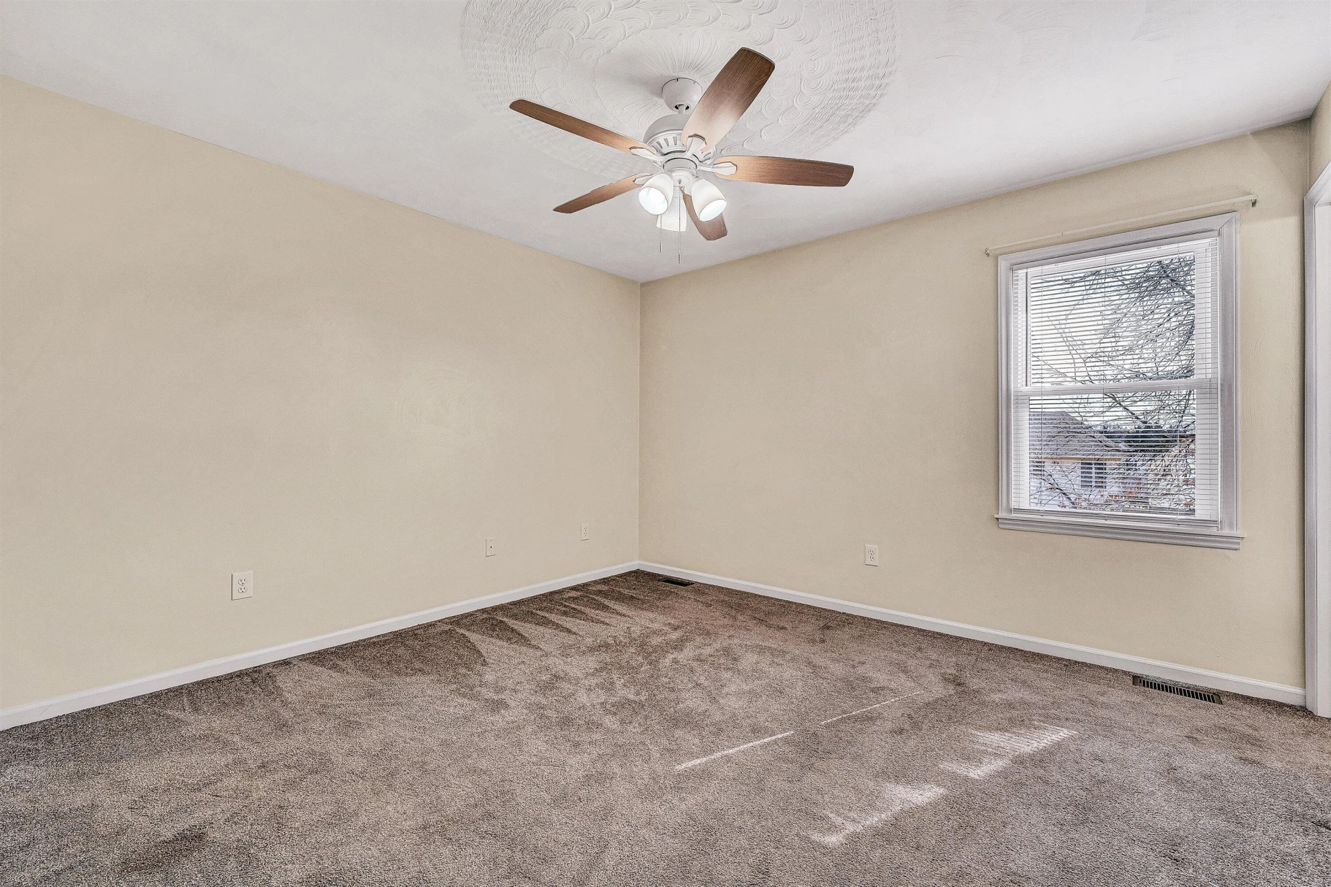 825 Harmon CIR - Photo 22