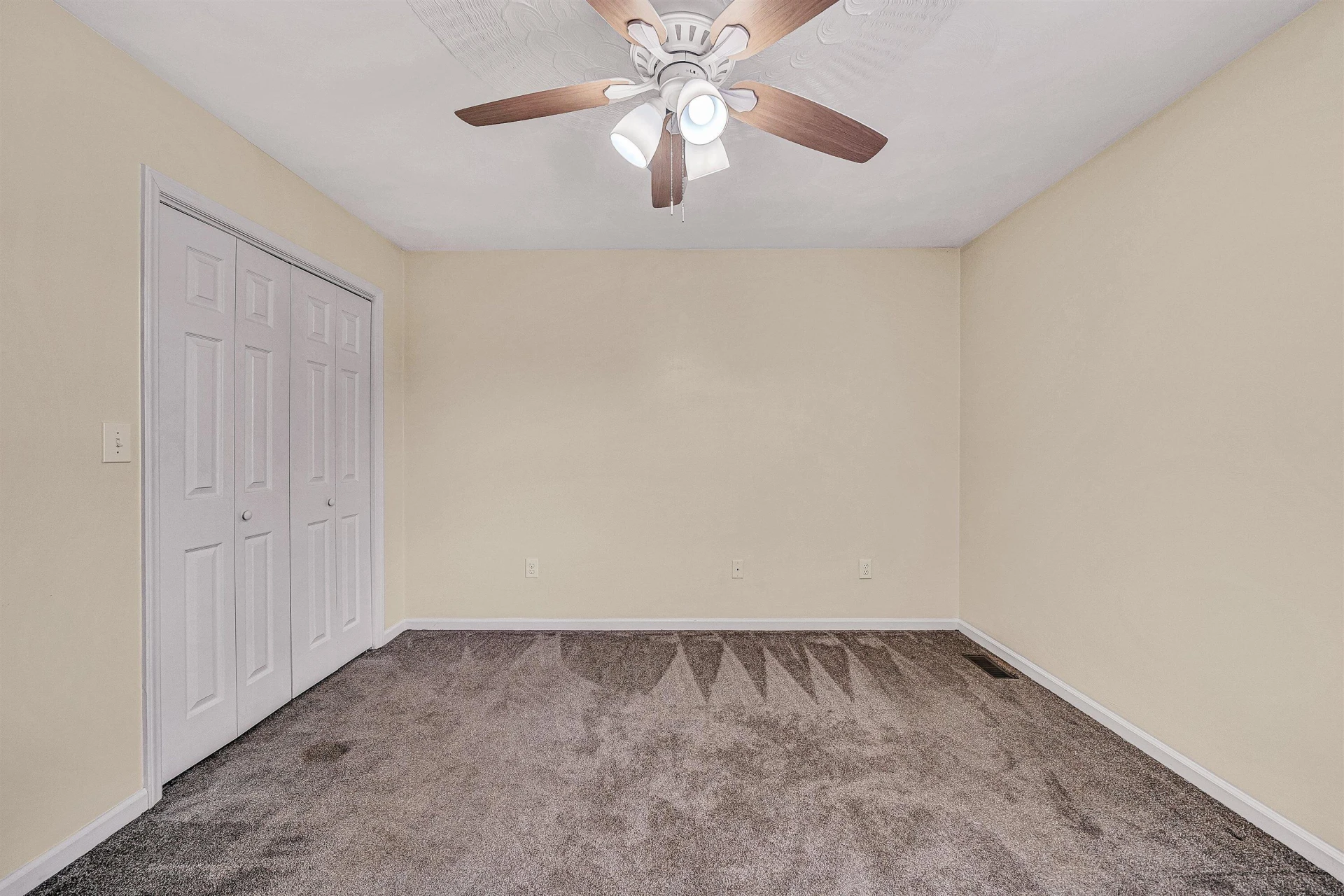 825 Harmon CIR - Photo 23