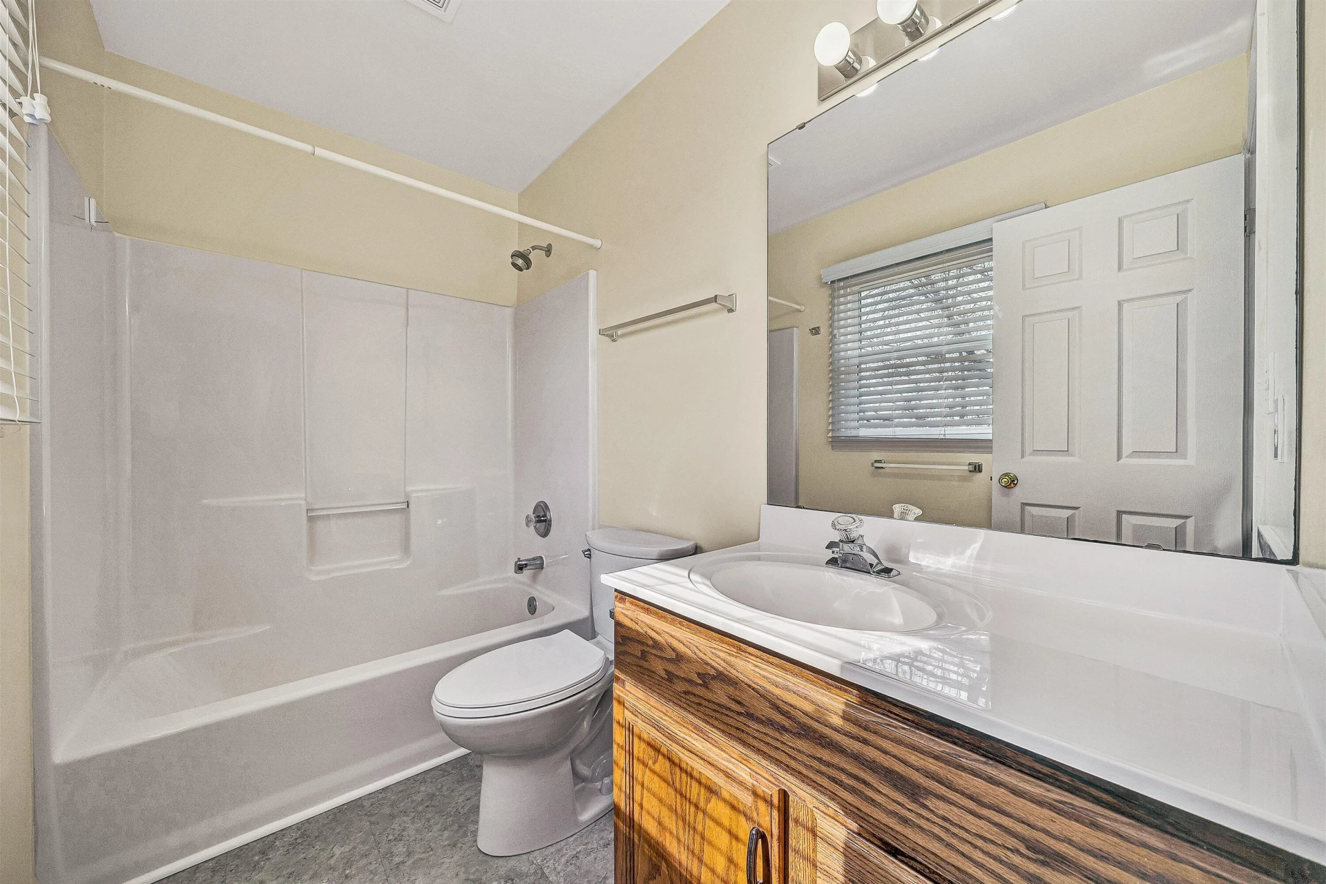 825 Harmon CIR - Photo 25