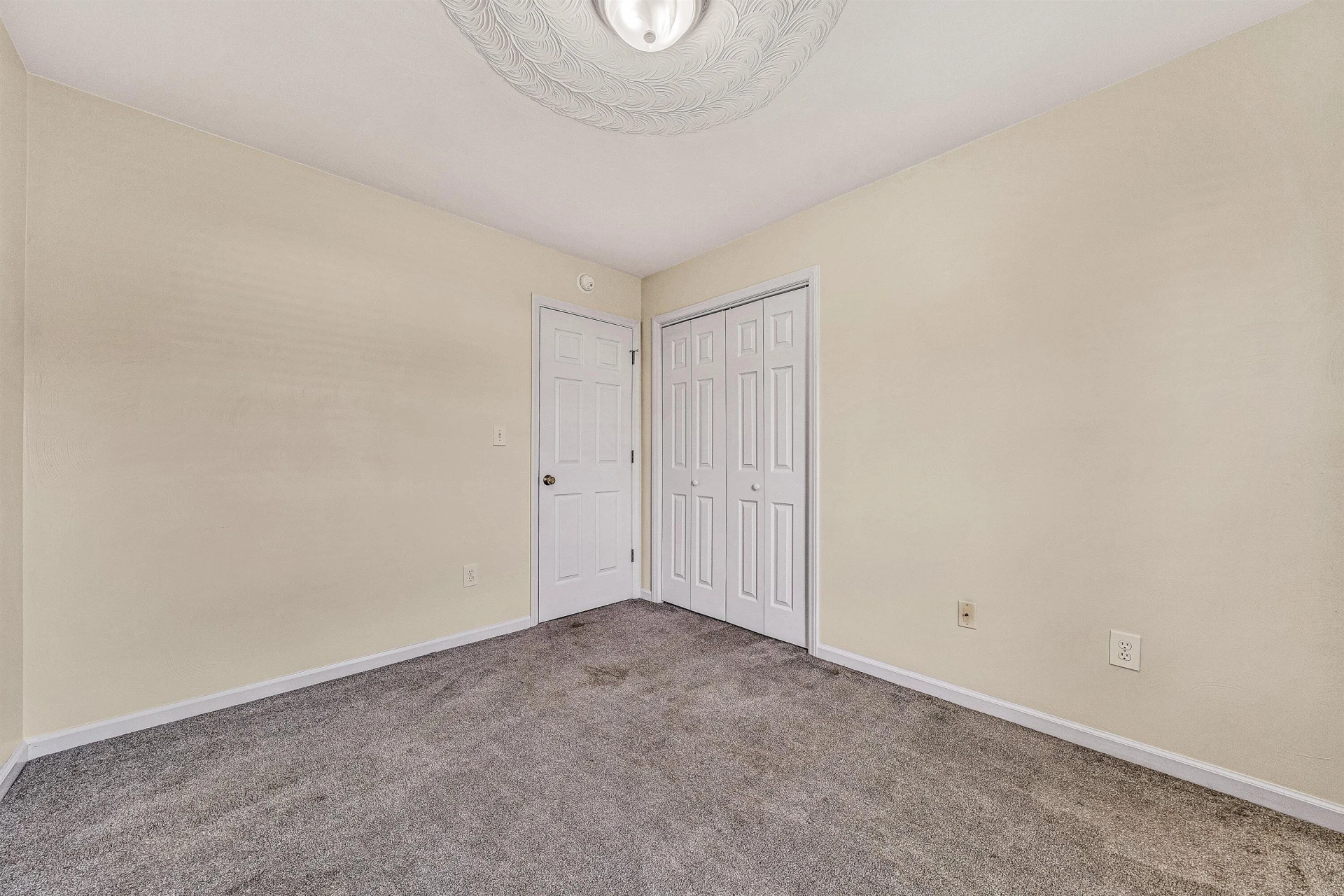 825 Harmon CIR - Photo 27