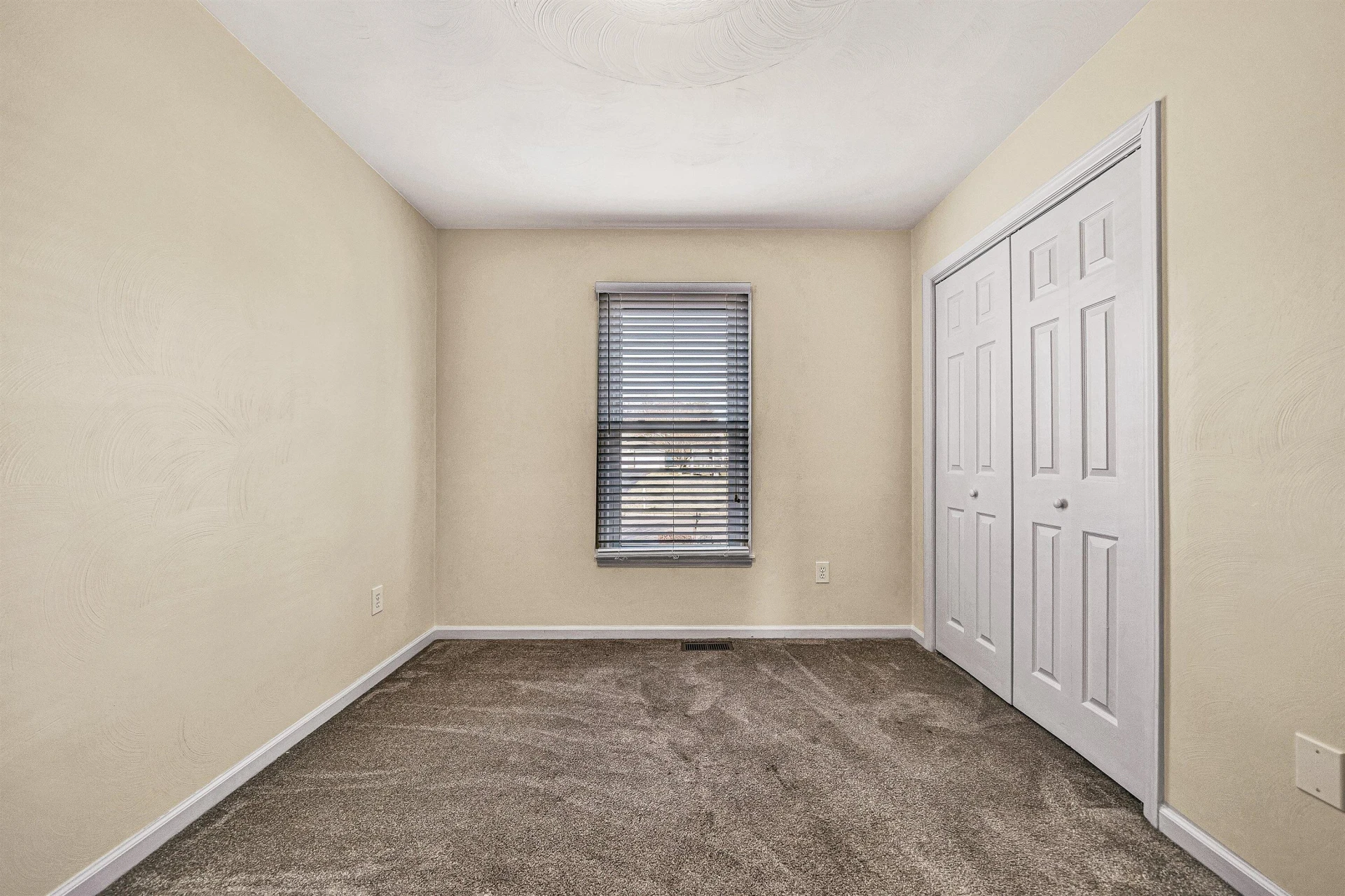 825 Harmon CIR - Photo 28