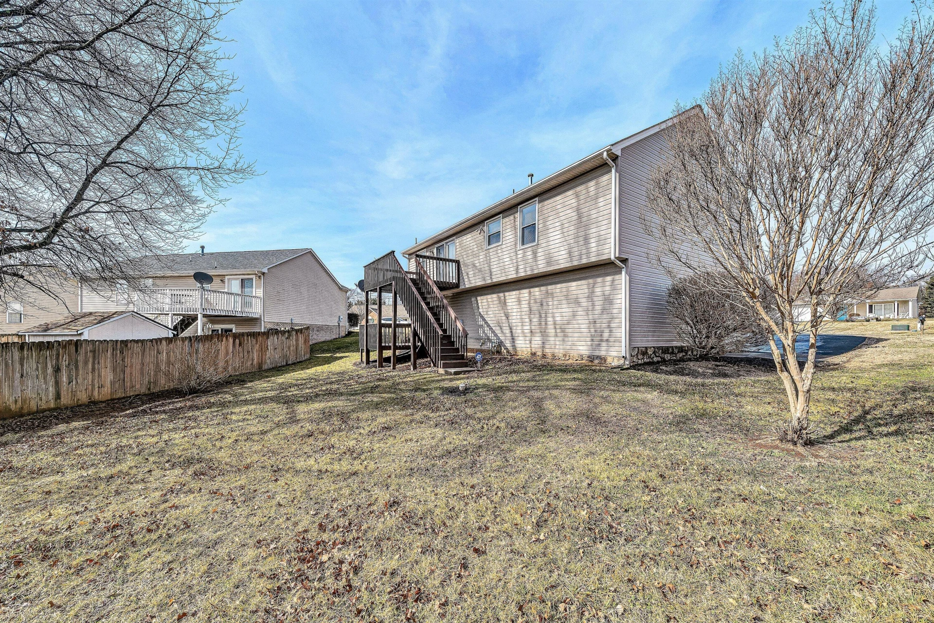 825 Harmon CIR - Photo 6