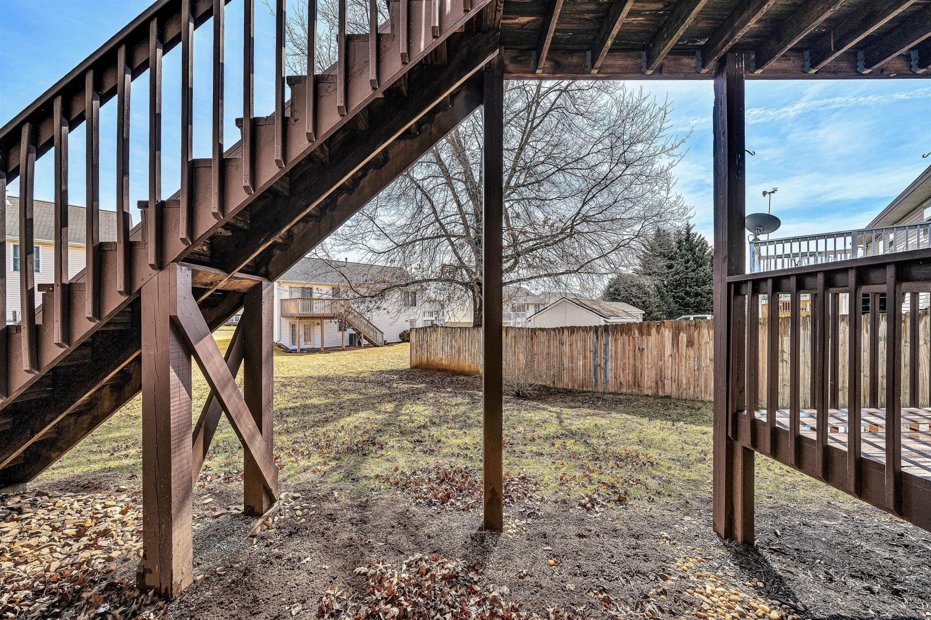 825 Harmon CIR - Photo 8