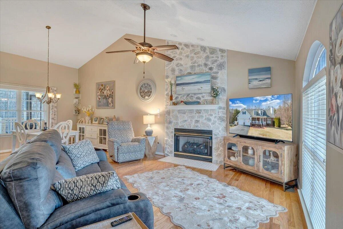 1251 Commonwealth DR - Photo 14