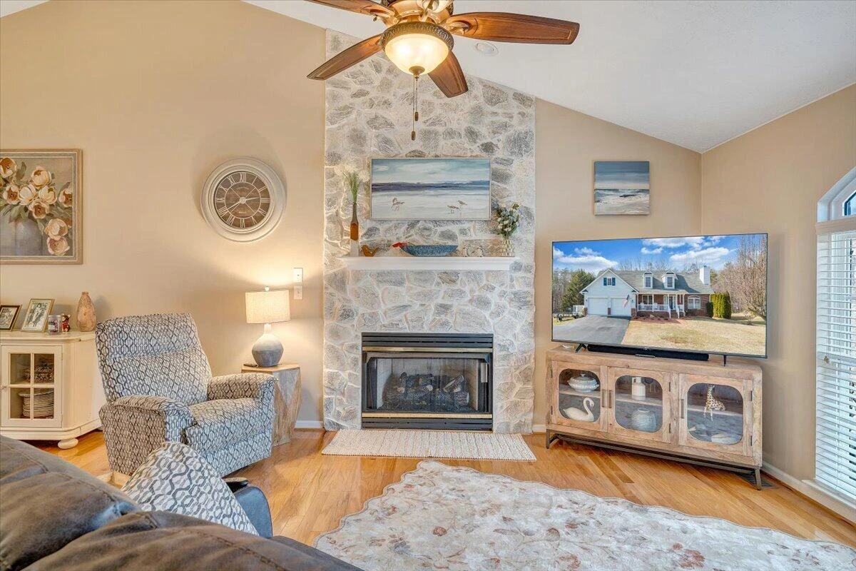 1251 Commonwealth DR - Photo 15