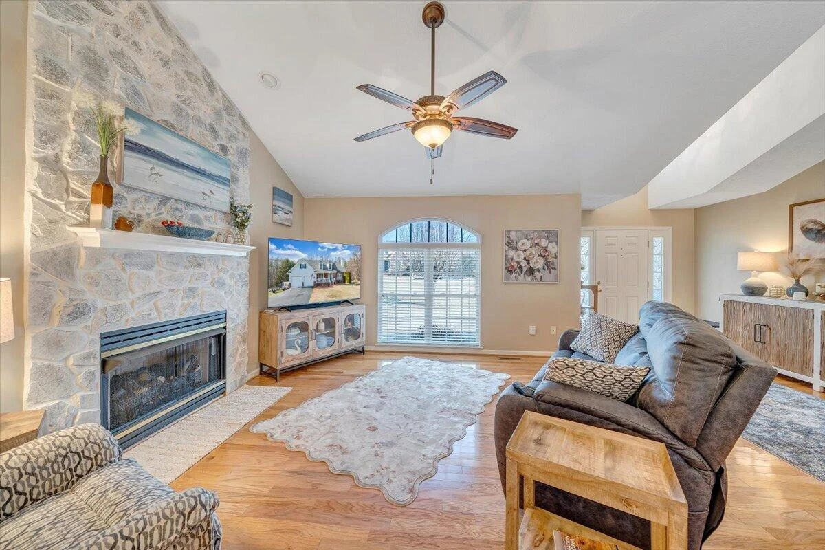 1251 Commonwealth DR - Photo 18