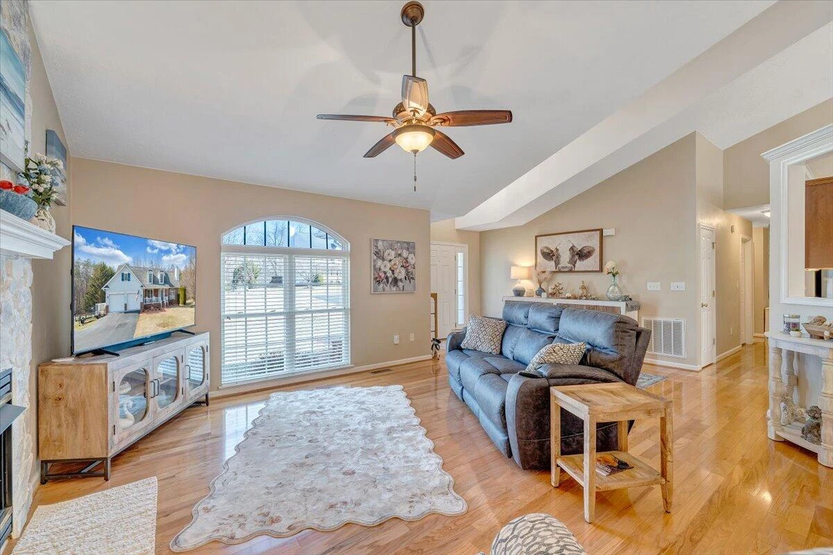 1251 Commonwealth DR - Photo 19