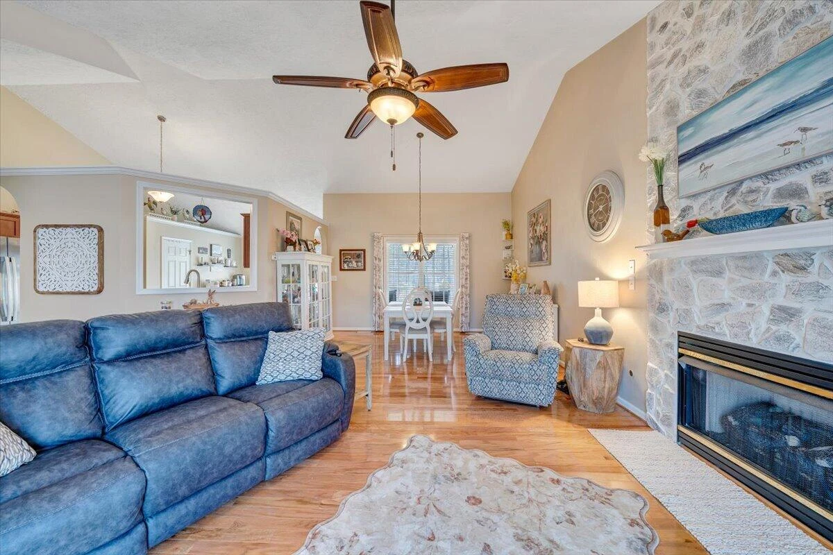 1251 Commonwealth DR - Photo 20