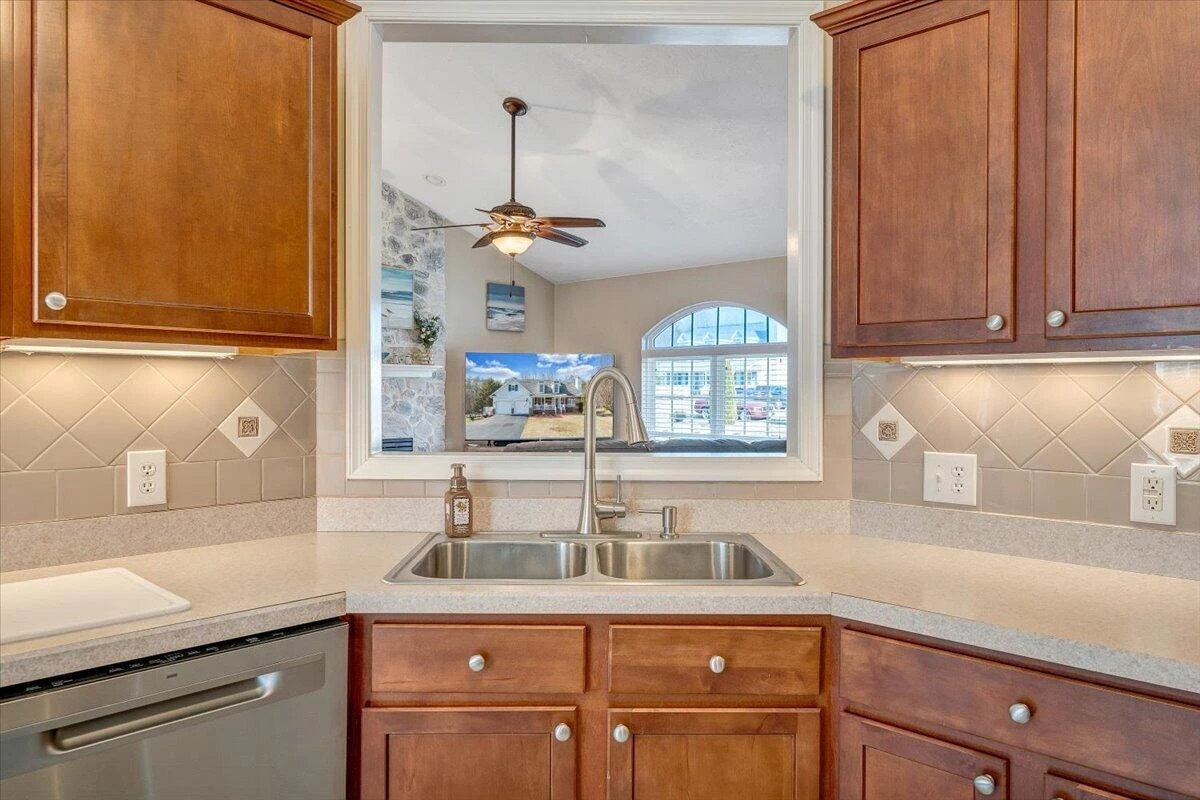 1251 Commonwealth DR - Photo 32
