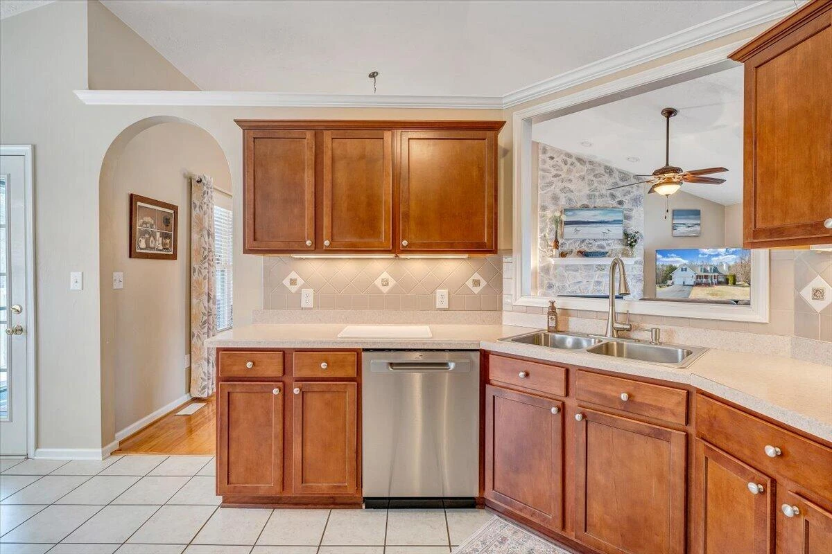 1251 Commonwealth DR - Photo 33