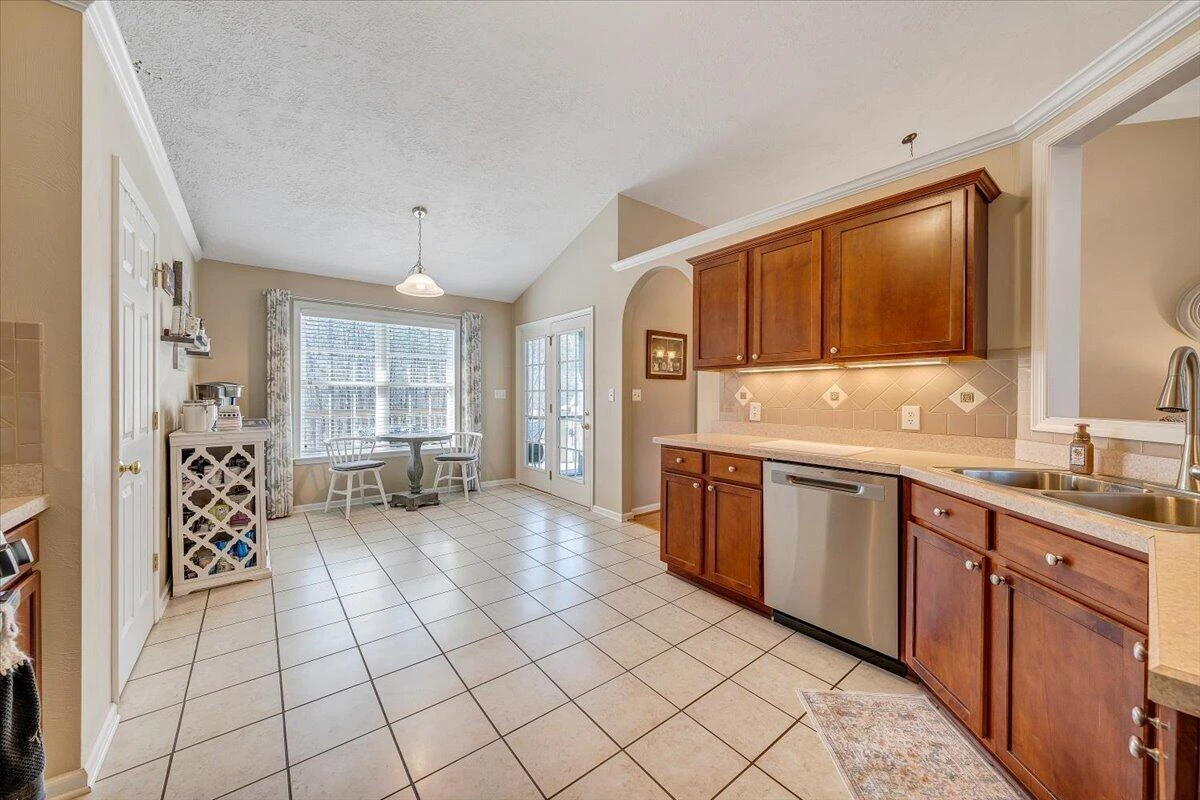 1251 Commonwealth DR - Photo 34