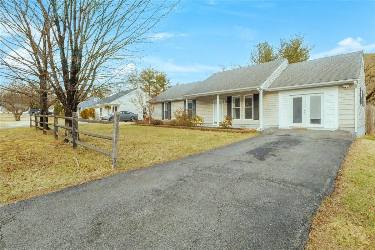 4735 Ichabod CIR NE - Photo 3