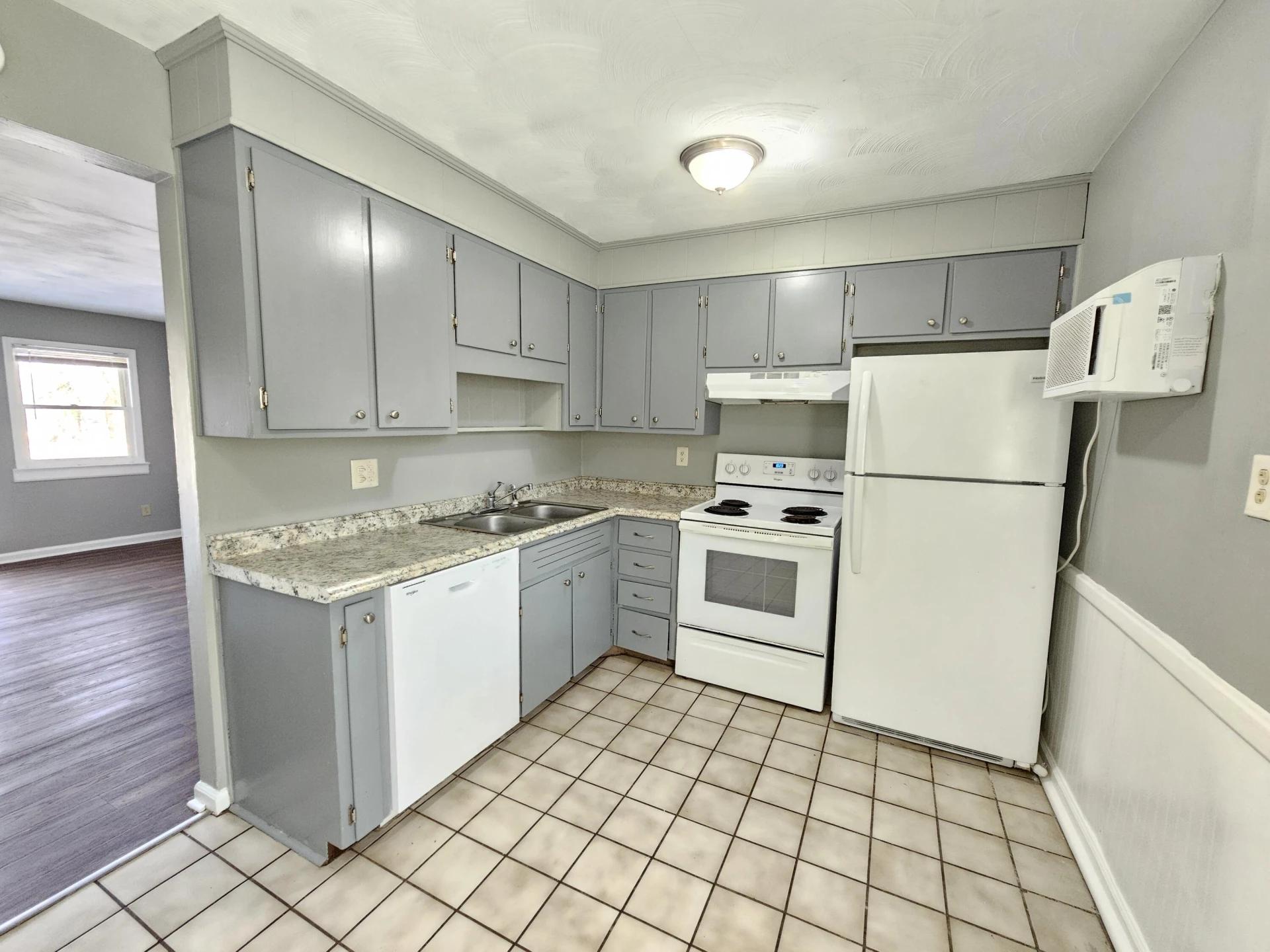 1622 Roanoke AVE SW - Photo 16