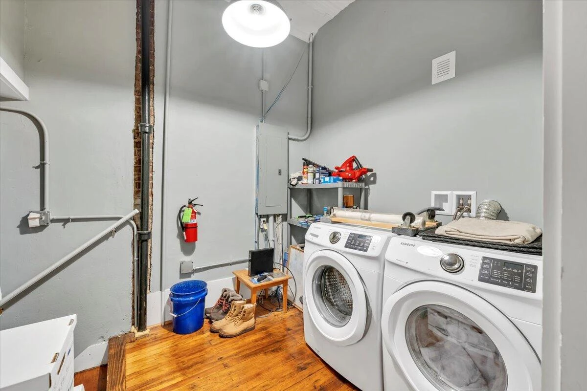 1101 Montrose AVE SE - Photo 10