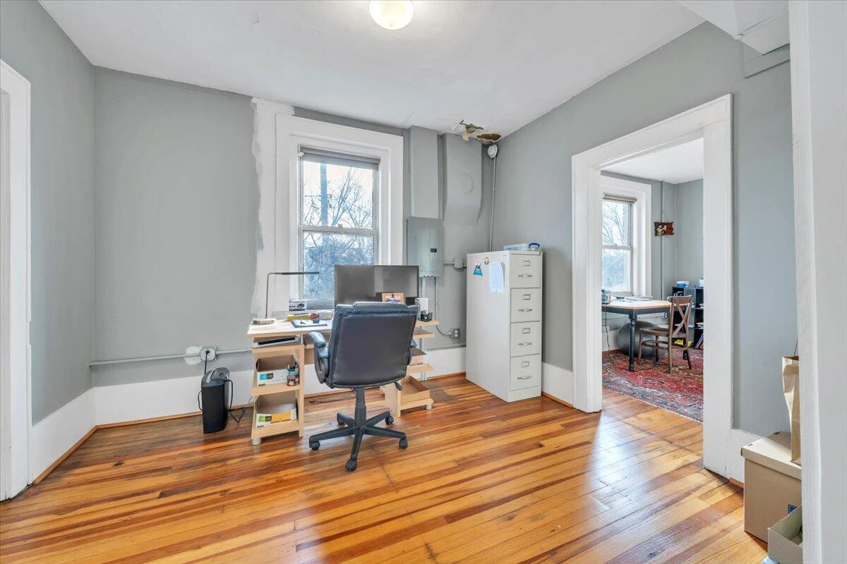 1101 Montrose AVE SE - Photo 11