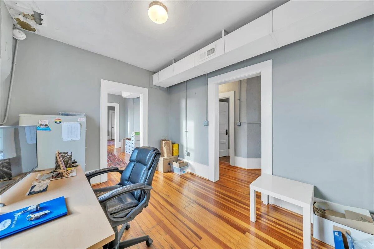 1101 Montrose AVE SE - Photo 12
