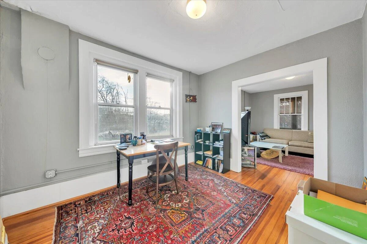 1101 Montrose AVE SE - Photo 14