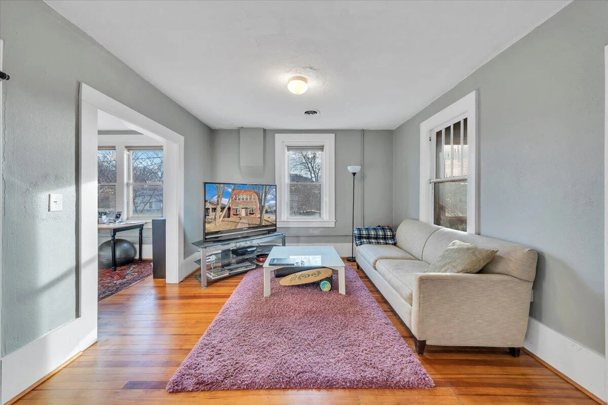1101 Montrose AVE SE - Photo 15