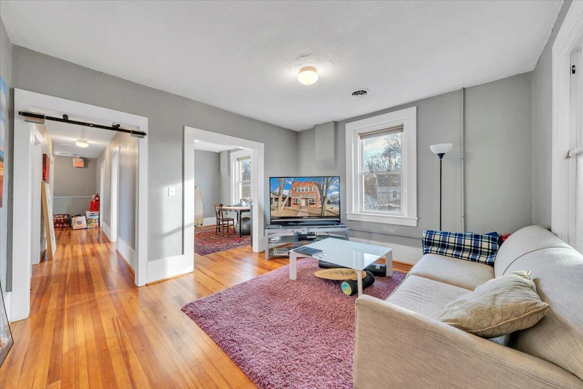 1101 Montrose AVE SE - Photo 16