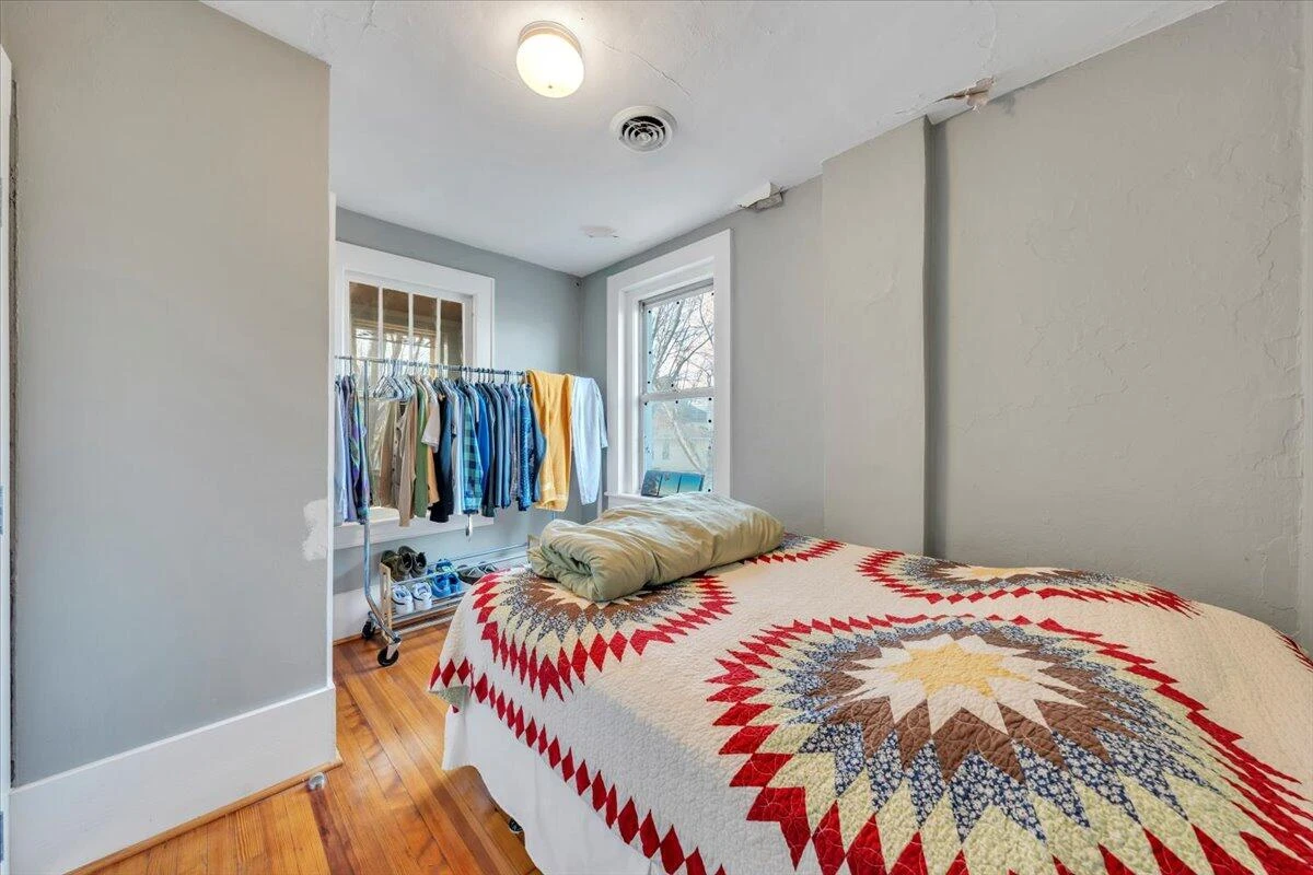 1101 Montrose AVE SE - Photo 17