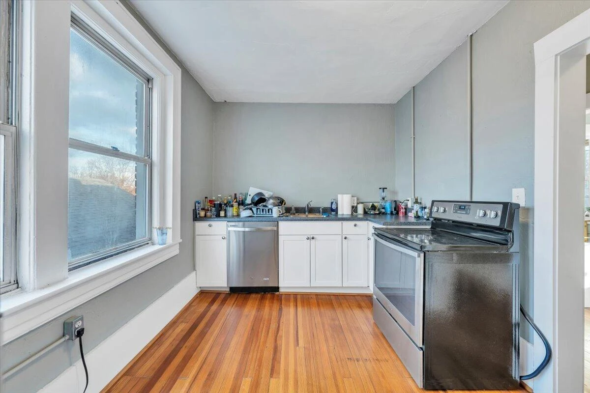 1101 Montrose AVE SE - Photo 18