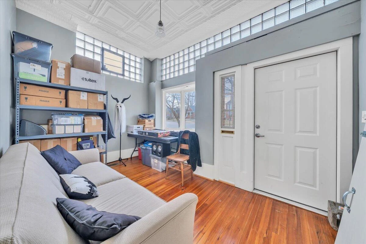 1101 Montrose AVE SE - Photo 3