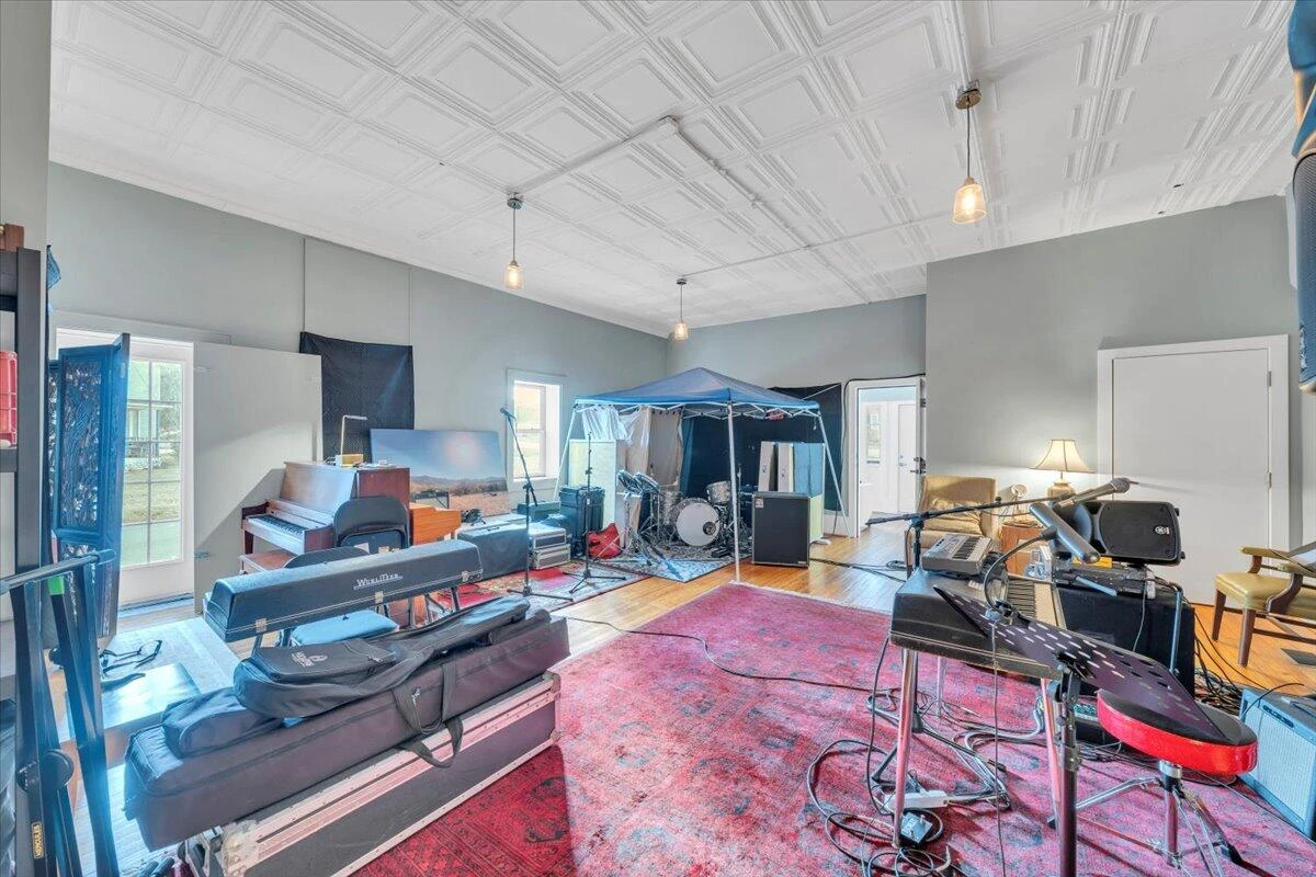 1101 Montrose AVE SE - Photo 5