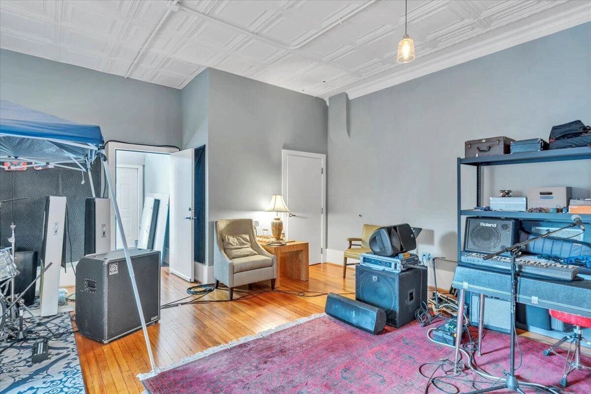 1101 Montrose AVE SE - Photo 6