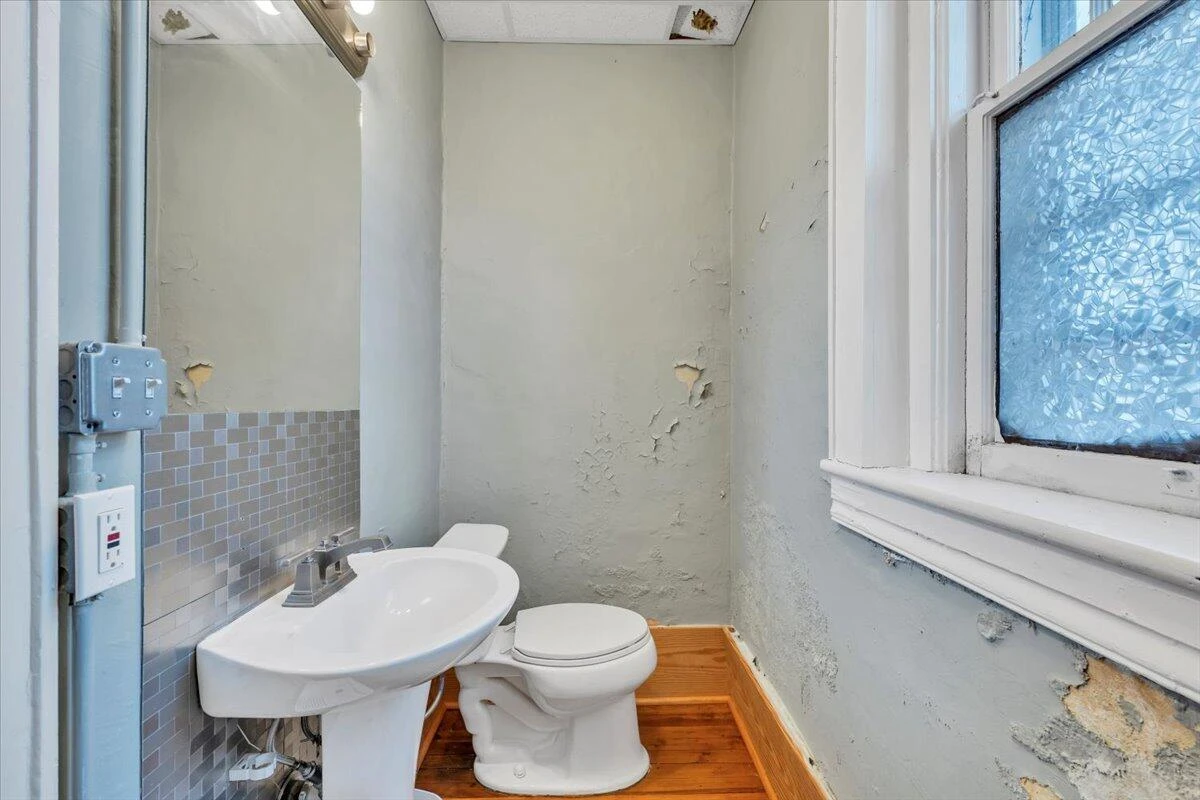 1101 Montrose AVE SE - Photo 9