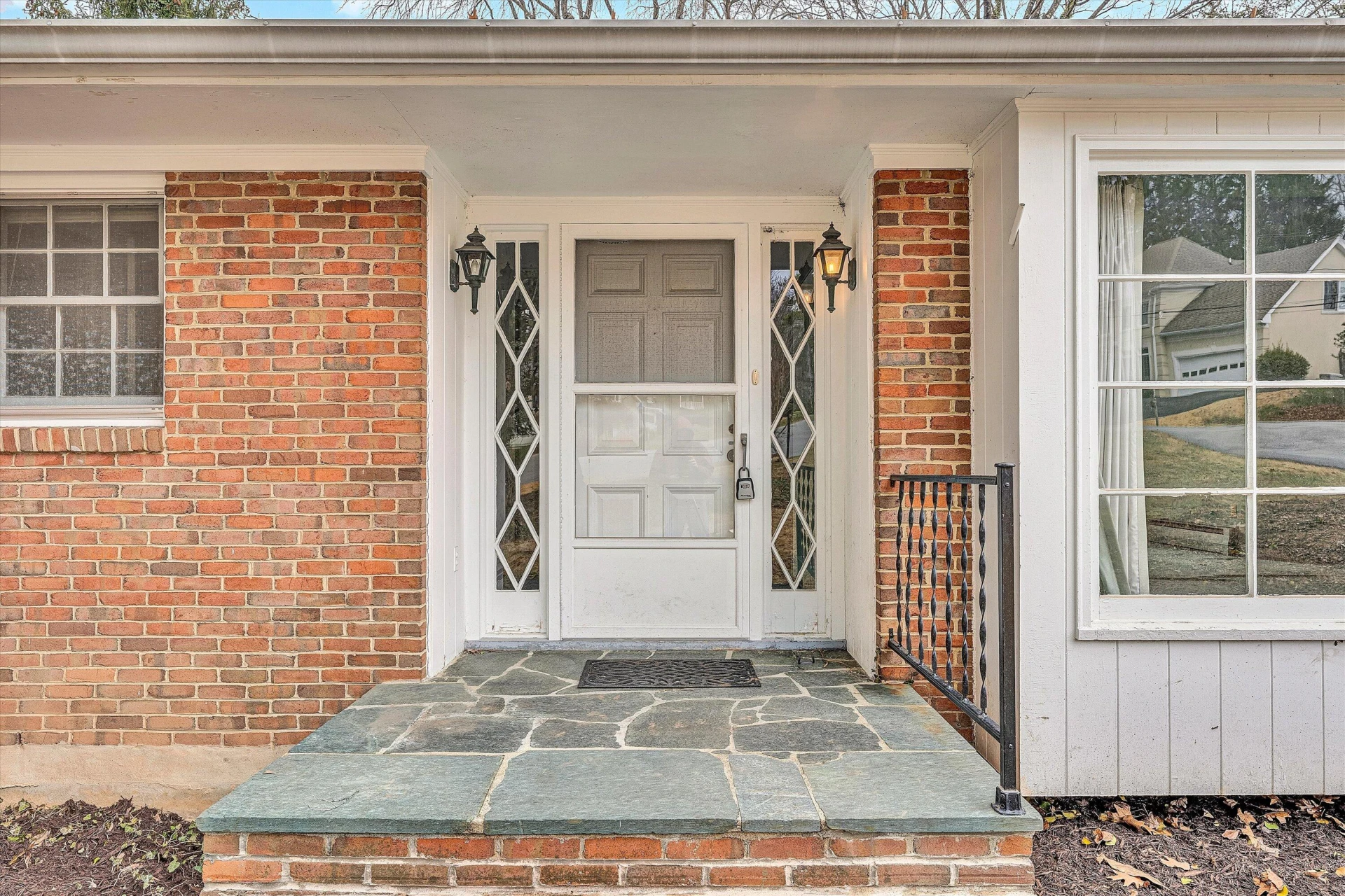 3751 Londonderry DR SW - Photo 4