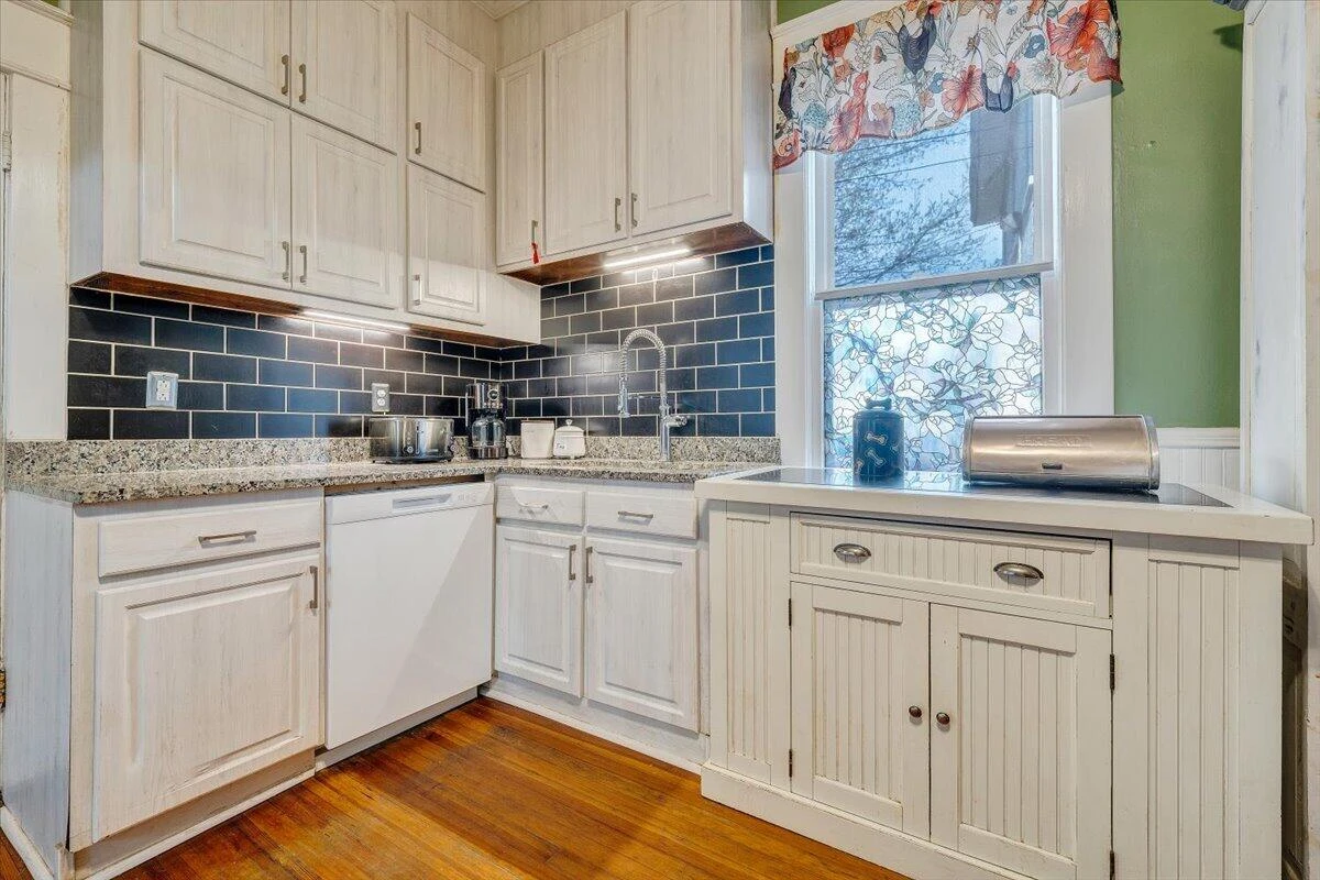 1307 Maple AVE SW - Photo 36