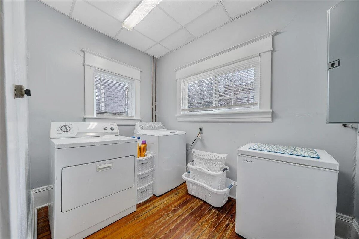 1307 Maple AVE SW - Photo 38