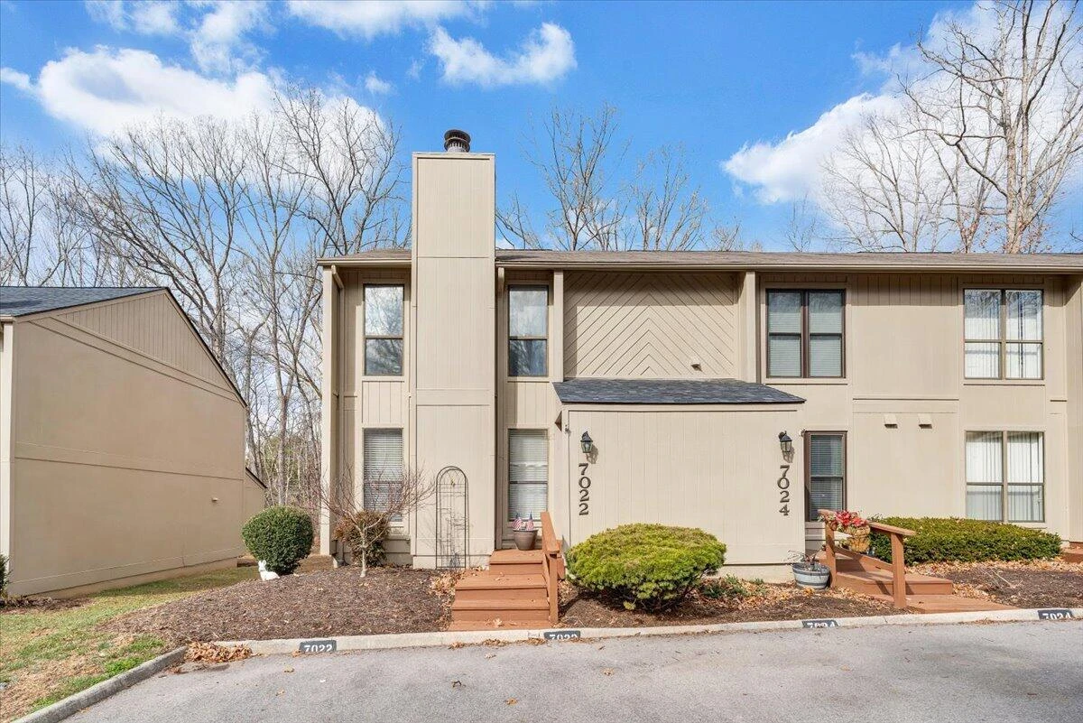 7022 Oak CT