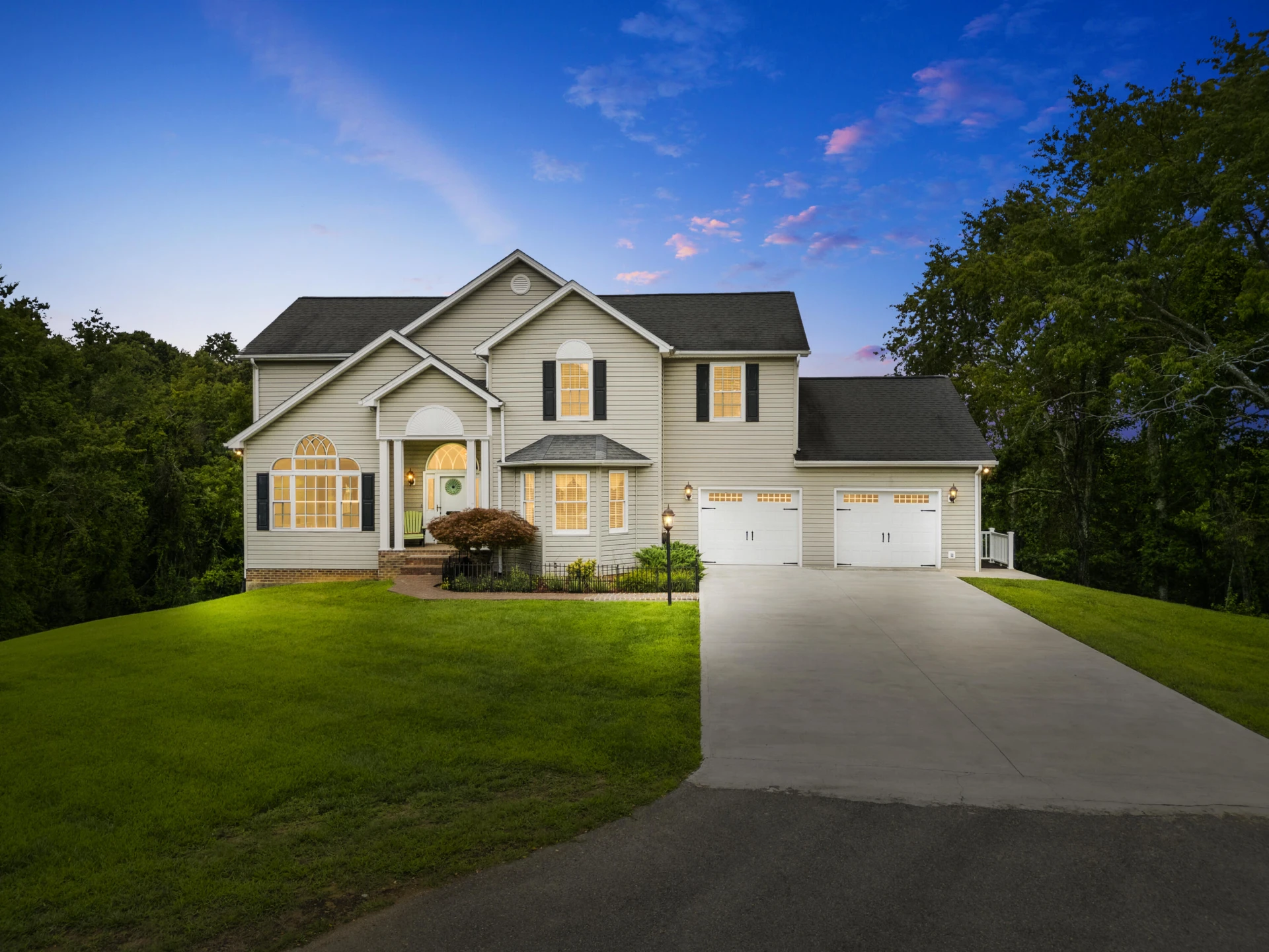 2285 Lubna DR - Photo 2