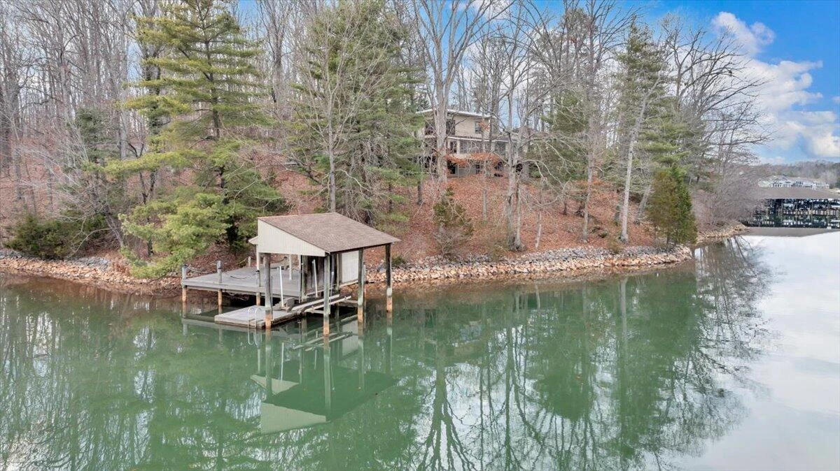 2768 Lake Retreat RD - Photo 16