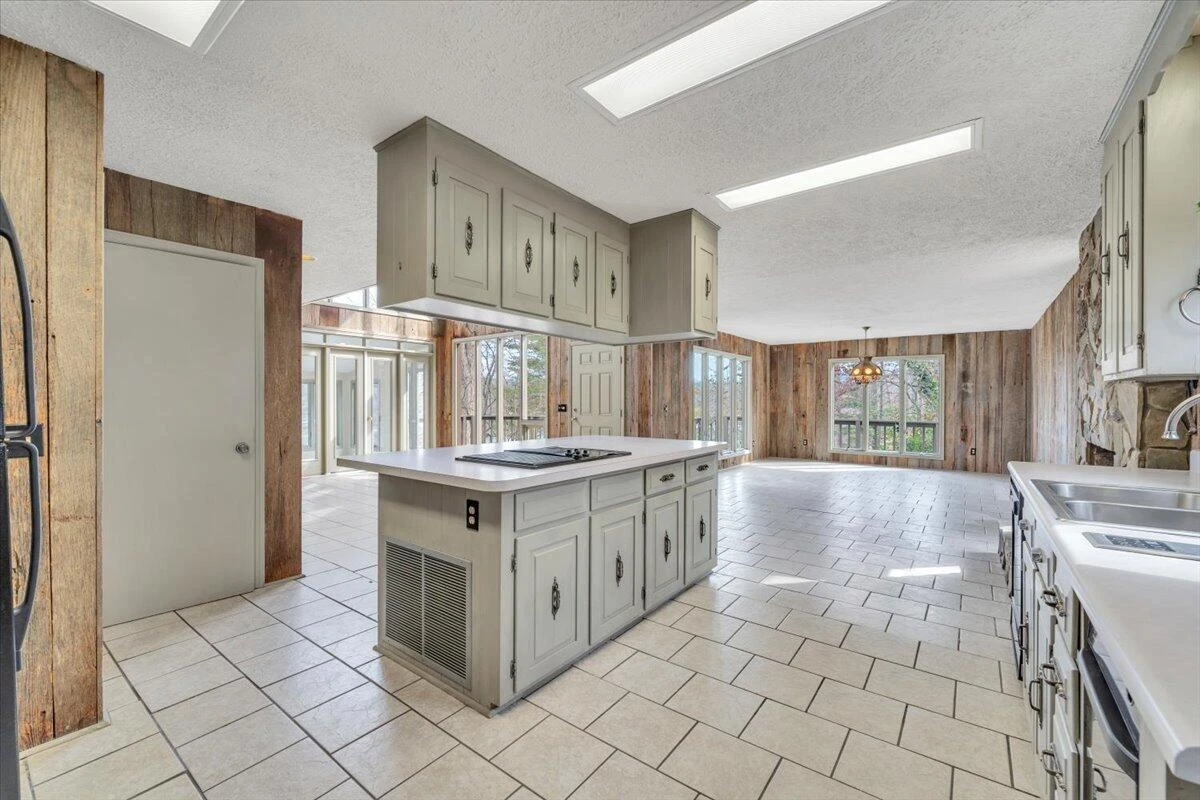 2768 Lake Retreat RD - Photo 18